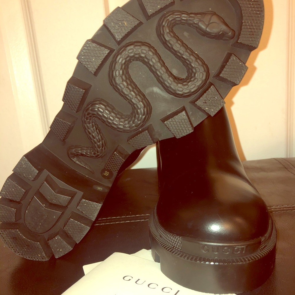 SOLD Gucci Chelsea Boots